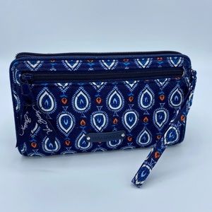 ✨New VERA BRADLEY Accordion Wristlet✨